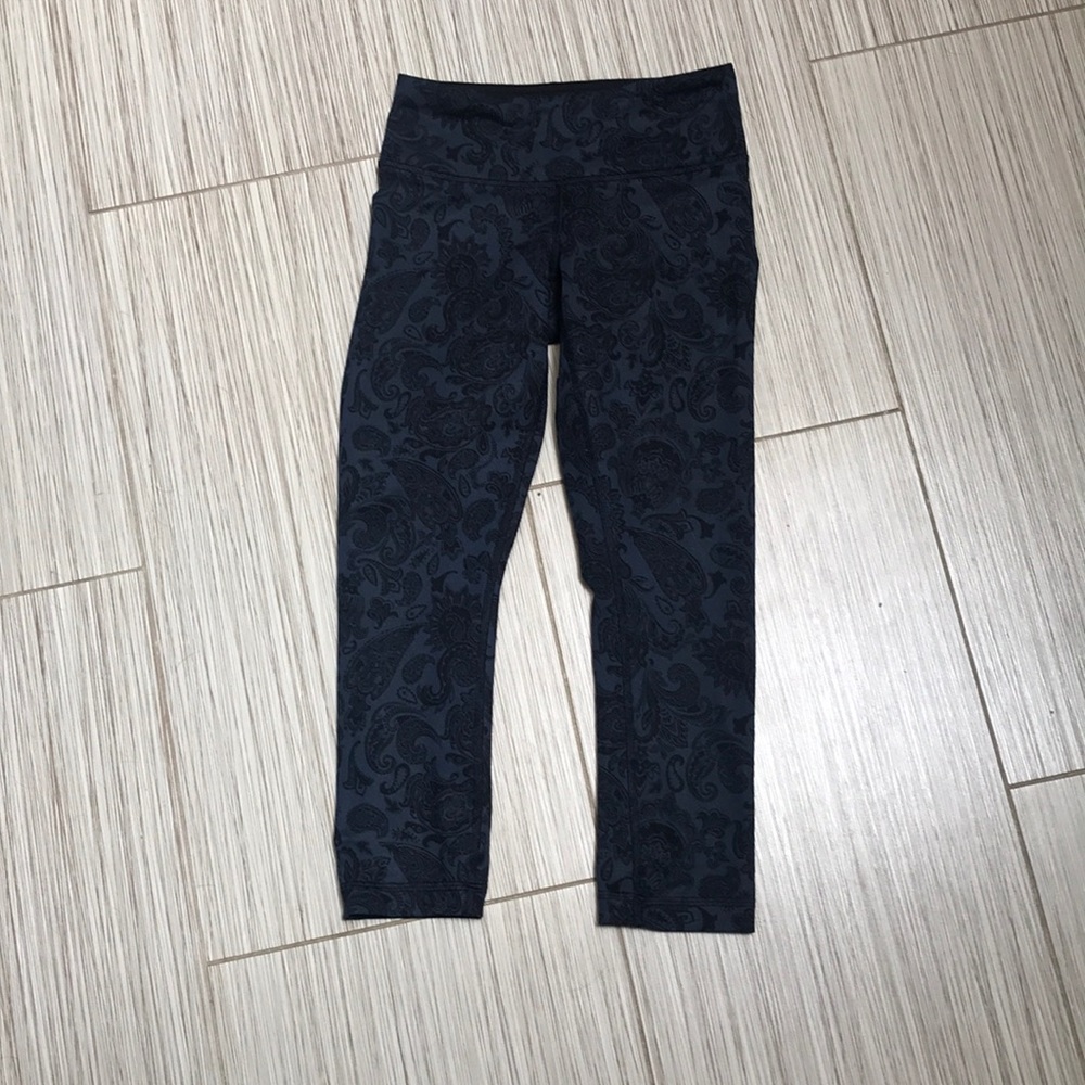 Lululemon floral crop pants